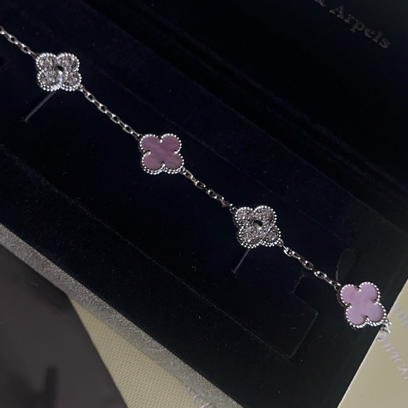 SILVER CLOVER BRACELET. - Picture 3 of 6